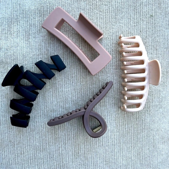 Accessories - 4 New Large Hair Clips / Claw Clips